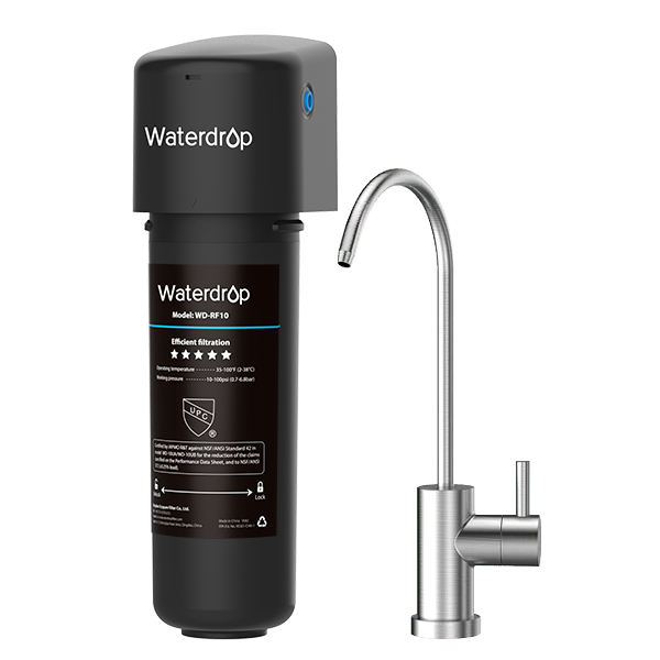 Undersink vannfiltreringssystem med tilegnet vann